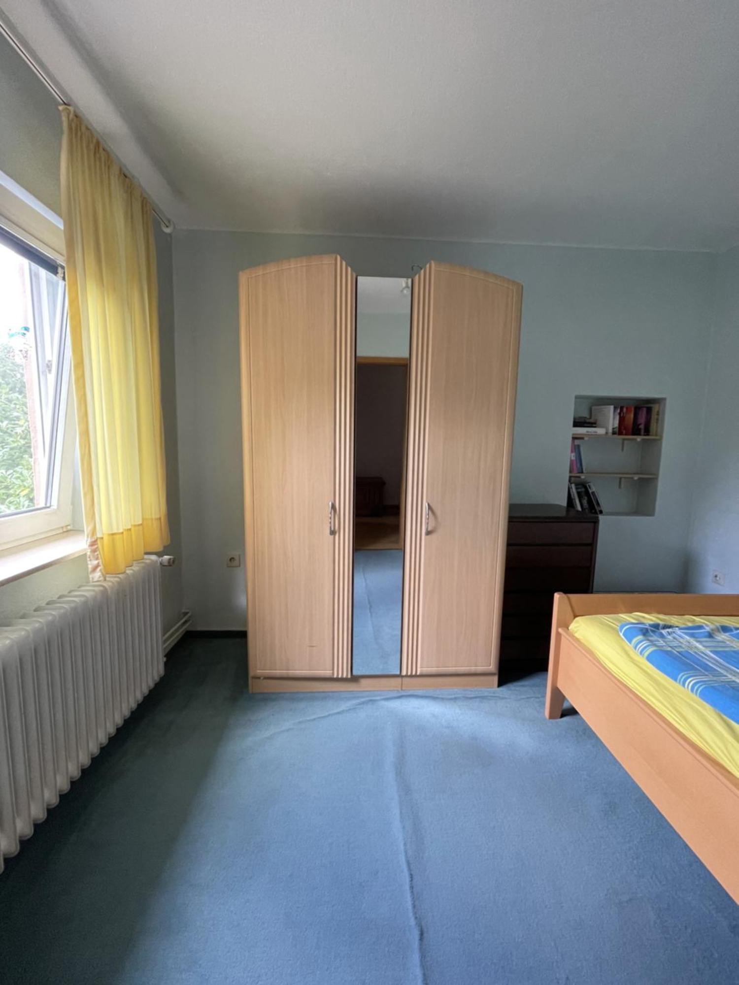 Entire House, Quiet Location, Garden, Parking * Bielefeld